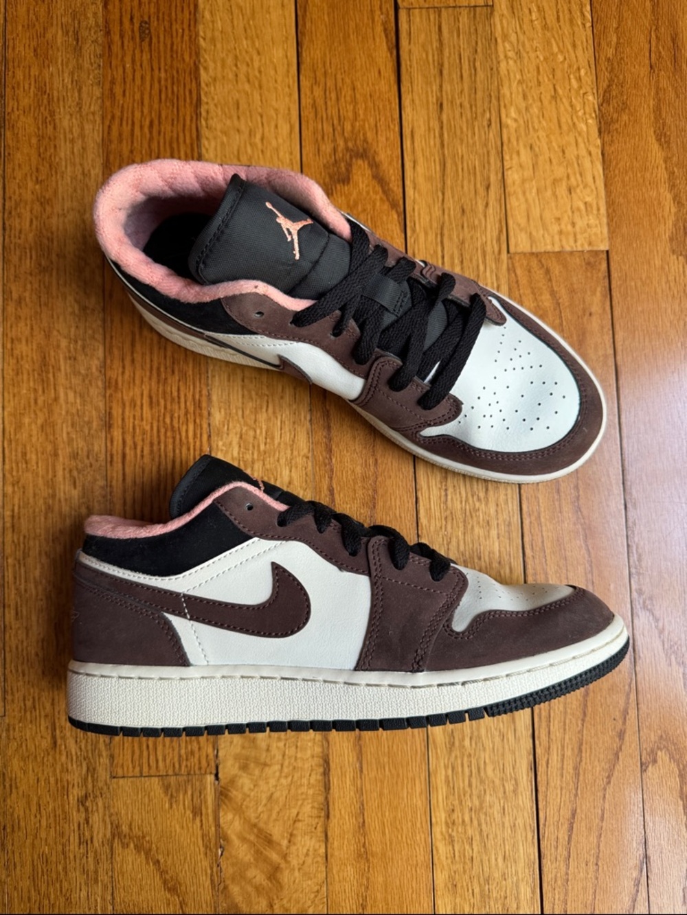 Jordan 1 Low
Mocha